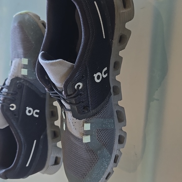 On Running Women's Black and Gray Shoes - Picture 9 of 12